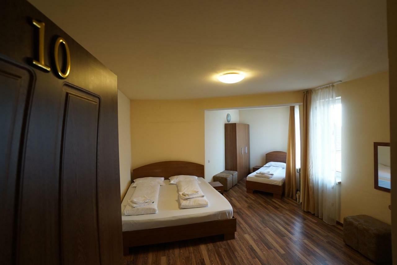 Pensiunea Flamingo Sibiu Exterior photo
