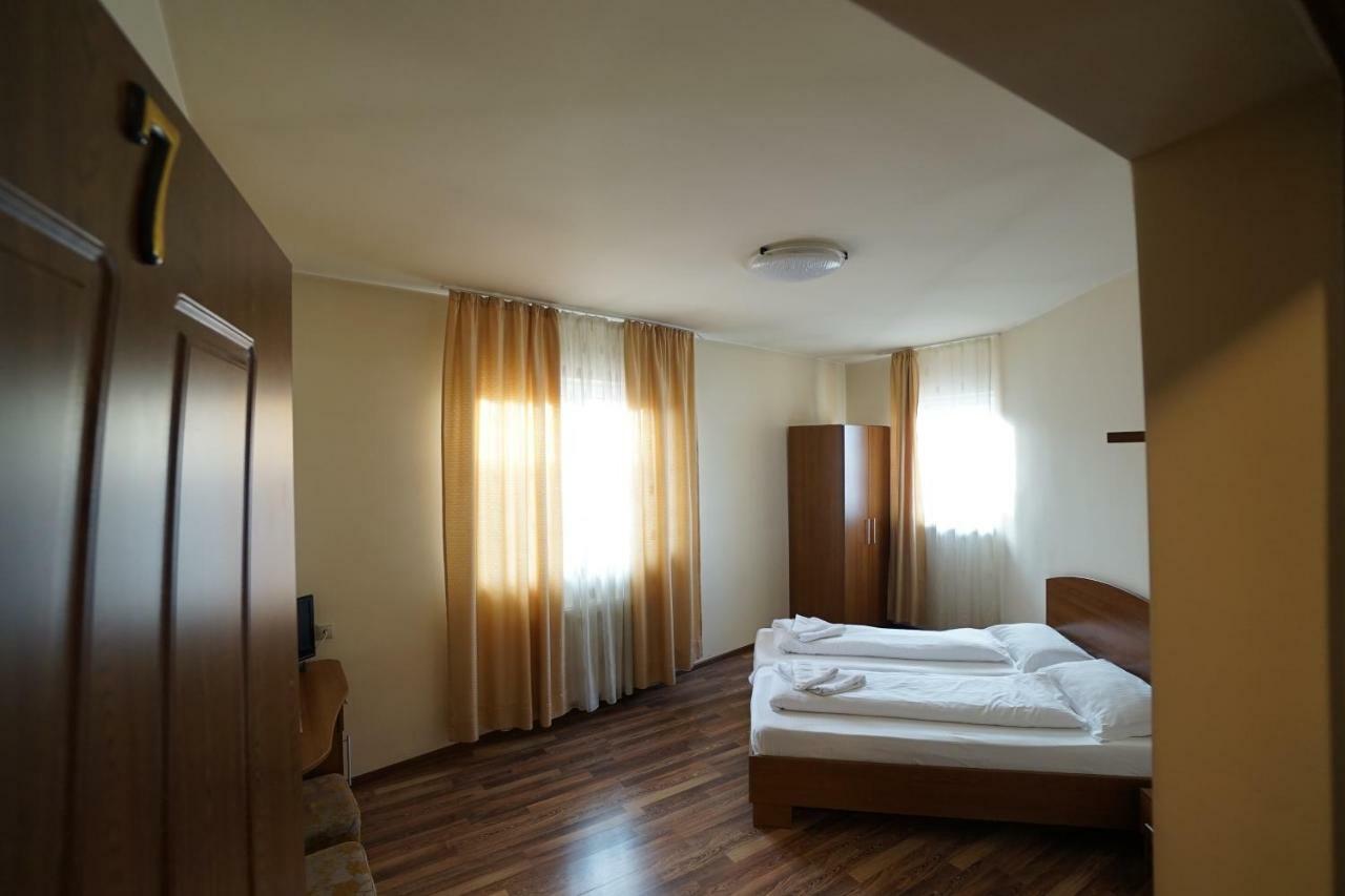 Pensiunea Flamingo Sibiu Exterior photo